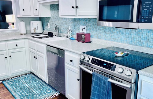 Wade Hampton Casa | Quiet 3-bedroom townhome with pool access & fitness equipment in Greenville