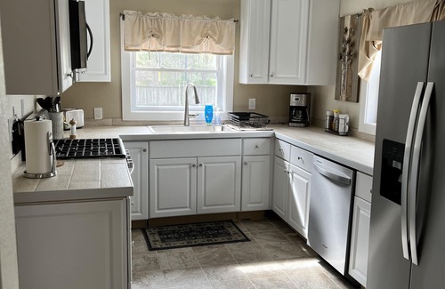 Acme Casa | Quiet 3 bedroom, walking distance to Grand Traverse Bay