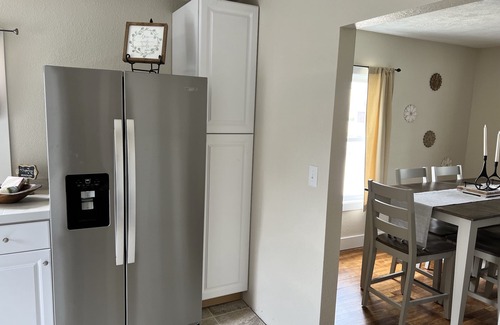 Acme Casa | Quiet 3 bedroom, walking distance to Grand Traverse Bay