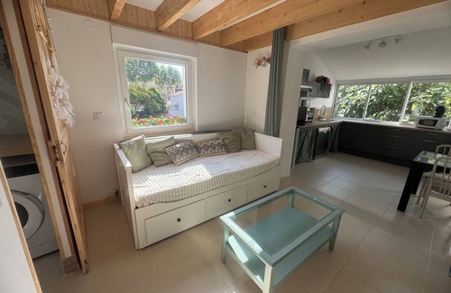 Lamalou-les-Bains Casa | Quiet 35m2, 200 m from the center and thermal baths, air conditioning, garden, swimming pool, pets allowed