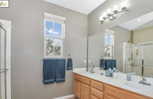 Pittsburg Casa | Quiet 3BA/2BA beautiful home with full kitchen