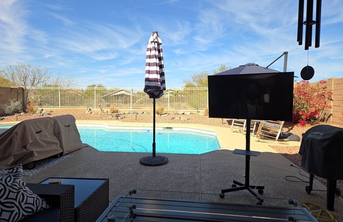 A-M Ranch Casa | Quiet 4-bedroom house in charming Cave Creek with AC, WiFi, and Diving Pool