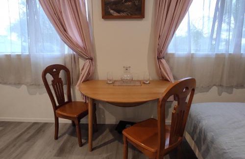 The Gardens Apartamento | Quiet 40m Studio - Kitchen, Washer, AC, Work Desk