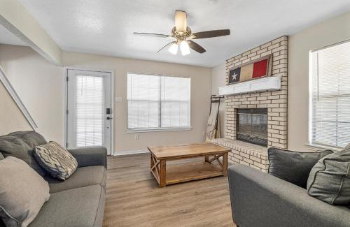 Whitney Casa | Quiet 4BR Farmhouse: Ideal Family Retreat