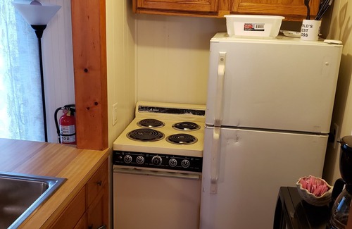 Belmar Casa | Quiet 500sf Private Cottage in Belmar Kids & Pets