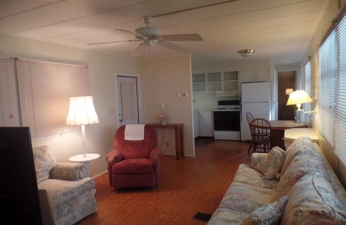 Sarasota Casa | Quiet 55+ Community Mobile Home for Rent