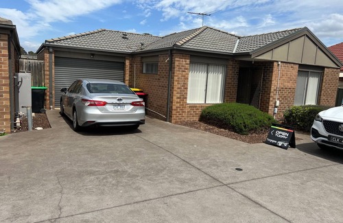 Melton South Casa | Quiet Abode with convenience. 3 Large bedrooms, whole house.