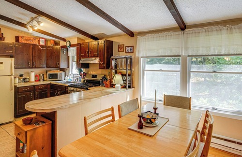 Berlin Casa | Quiet All-Season Creekside Escape in Upstate!