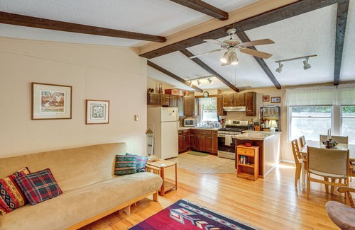 Berlin Casa | Quiet All-Season Creekside Escape in Upstate!