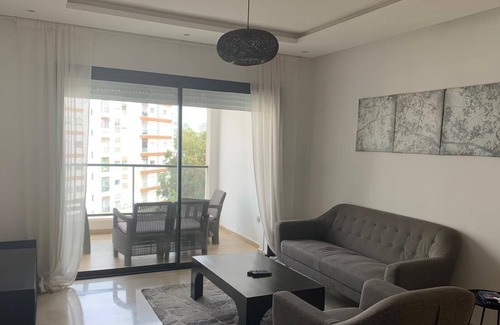 Rabat Apartamento | Apartamento tranquilo y céntrico con piscina y jacuzzi.