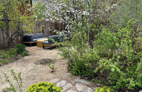Hailey Casa | Quiet and Charming Old Hailey 2 br/1.5 ba Artist's Bungalow with Lovely Garden