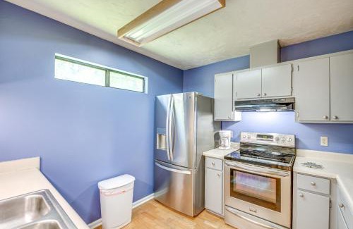 Tallahassee Casa | Quiet and Convenient Tallahassee Home, 4 Mi to Lake!