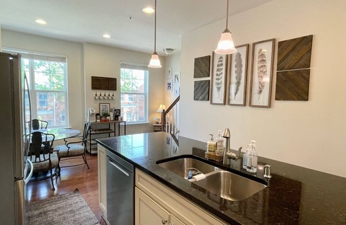 Northeast Casa | Quiet and cozy 3BR & 3BA in DC less than 10 minutes from the Metro