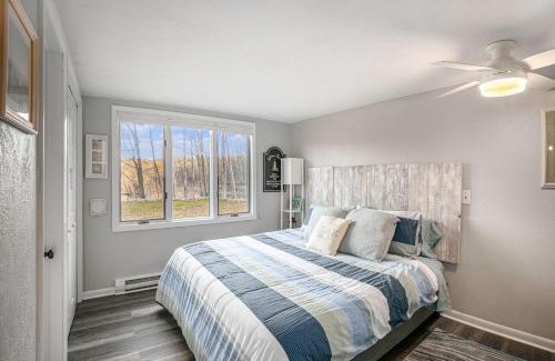 Gaylord Casa | Quiet and Cozy Lakefront Home Near Mt Boyne