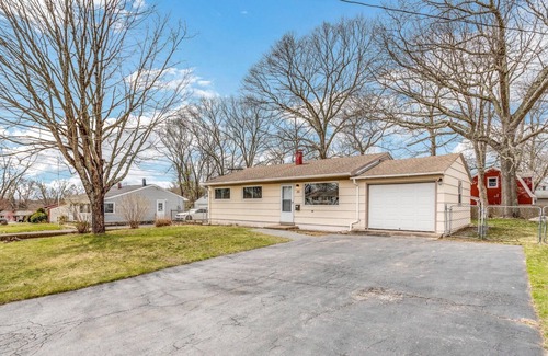 Old Mystic Casa | Quiet And Cozy Mystic Ranch Close To Everything 3 Bedroom Home by Redawning