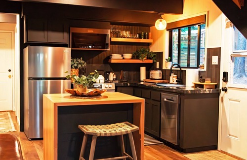 Mi-Wuk Village Cabina | Quiet and Cozy, Stunning A-Frame Cabin in Sugar Pine!