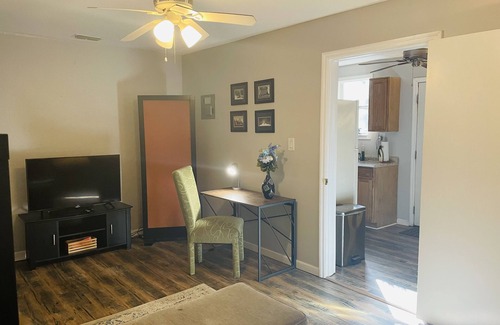Tallahassee Casa | Quiet and Private also dog friendly. Close to FSU, FAMU, Capitol. Lots of trees