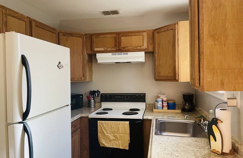 Tallahassee Casa | Quiet and Private also dog friendly. Close to FSU, FAMU, Capitol. Lots of trees