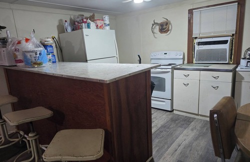 Tignall Cabina | Quiet and secluded rustic/vintage cabin near Clarks Hill Lake and Lake Russell
