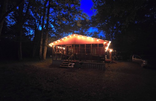 Tignall Cabina | Quiet and secluded rustic/vintage cabin near Clarks Hill Lake and Lake Russell