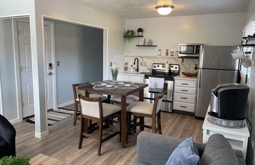 Ogden Apartamento | Quiet and very cozy apartment, very close to the freeway and lakes.