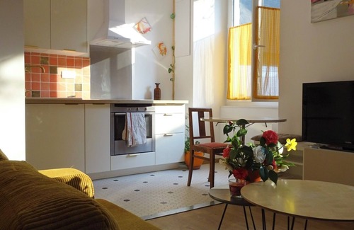XIV Juillet Apartamento | Quiet apartment at the foot of the castle! promenade along the river gave, pking 5 mn