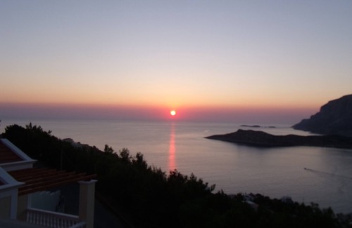 Kamari Apartamento | Precioso apartamento con vistas panorámicas al mar Egeo y Telendos