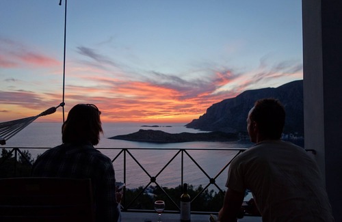 Kamari Apartamento | Precioso apartamento con vistas panorámicas al mar Egeo y Telendos