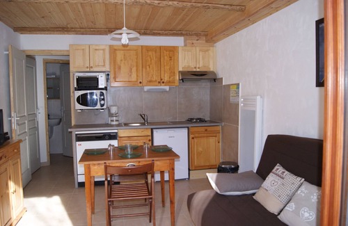 Allos Apartamento | Quiet apartment with garden, close to the village