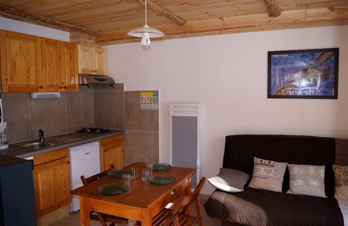 Allos Apartamento | Quiet apartment with garden, close to the village