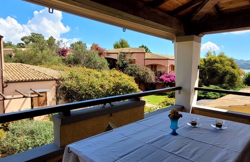 Cannigione Apartamento | Quiet apartment with sea view balcony, 5 mins to beach and shops