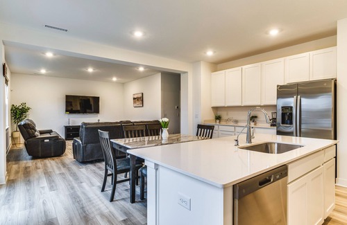 Avon Casa | Quiet Avon Home - Near Indianapolis Speedway!