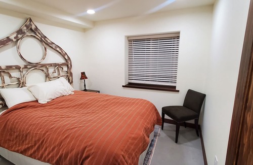 Carbondale Apartamento | Quiet basement apartment 5 min from downtown Carbondale.