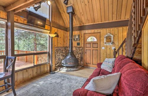 Big Bear City Casa | Quiet Big Bear City Cabin with Loft 5 Mi to Village
