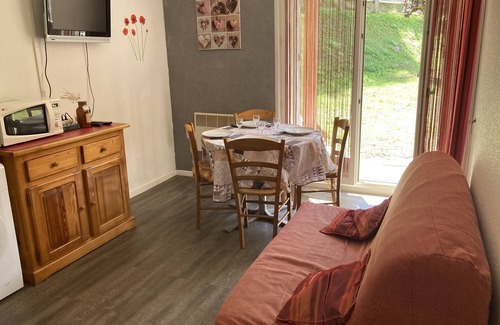 Esquieze-Sere Apartamento | Quiet, bright apartment 250m from the town center!