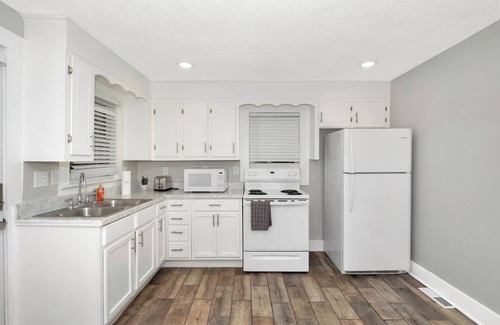 Huntsville Casa | Quiet Bungalow for 6