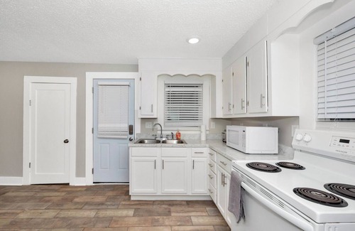 Huntsville Casa | Quiet Bungalow for 6