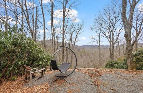 Blowing Rock Casa | Quiet Cabin in the High Country and Hot Tub