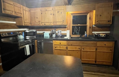 Campton Cabina | Quiet Cabin Nestled in Red River Gorge. Close to world class hiking and climbing