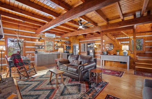 Boone Cabina | Quiet Cabin on 4 Dog Friendly Acres