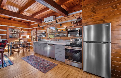 Boone Cabina | Quiet Cabin on 4 Dog Friendly Acres
