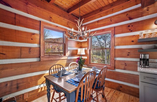 Boone Cabina | Quiet Cabin on 4 Dog Friendly Acres