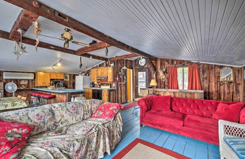Lake George Cabina | Quiet Cabin on Glen Lake w/ Boat Dock & Deck!
