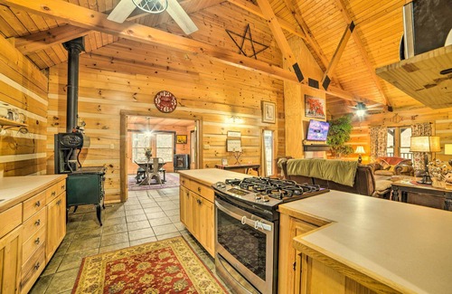 New Concord Cabina | Quiet Cabin Retreat on 30 Acres Near Kentucky Lake