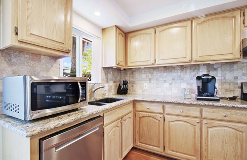 Cambrian Community Casa | Quiet Cambrian 2BR: Kitchen, Washer+Dryer, Parking, AC near Good Sam Hospital
