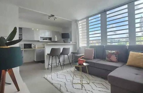 Fontaine de Moutte Apartamento | Quiet Capri beach apartment.