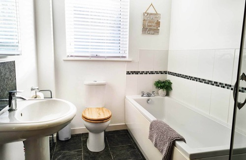 Conon Bridge Casa | Quiet central Highland location, Inverness 15 minutes drive, NC500 within a few minutes.