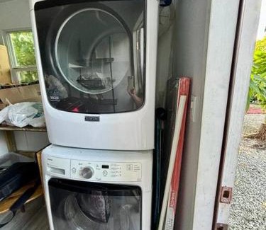 Midtown Casa | Quiet & Centrally located House - PRIVATE PARKING, LAUNDRY AND STORAGE FOR LUGGAGE