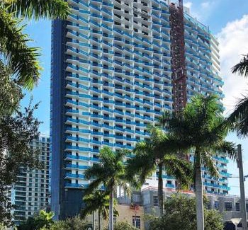 Midtown Casa | Quiet & Centrally located House - PRIVATE PARKING, LAUNDRY AND STORAGE FOR LUGGAGE