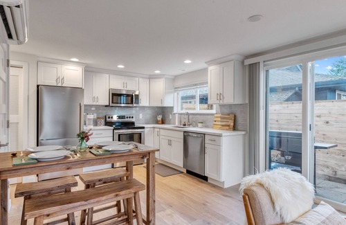Madison Park Casa | Quiet, Charming 2 Bedroom Home in the heart of Madison Park